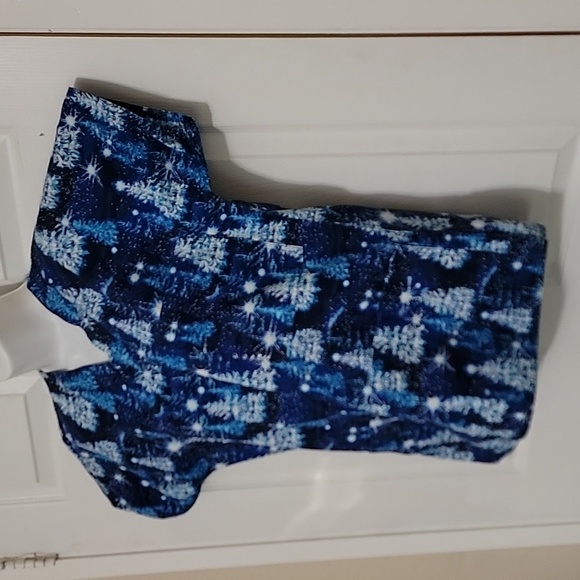 S.C.R.U.B.S. Women's Christmas Tree Print Short Sleeve Scrub Shirt Size XSmall - Picture 4 of 5